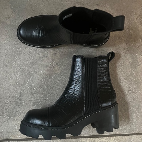 Sorel Joan Now Waterproof Chelsea Boot, black leather croc, LIKE NEW - Picture 10 of 11